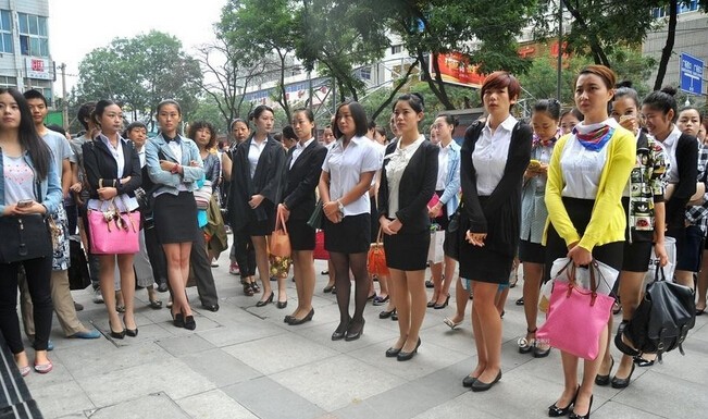 廣西高鐵乘務(wù)員招聘面試經(jīng)歷:怎么樣解決難與同事上司相處問題？