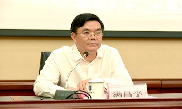 滿昌學(xué)簡歷：廣西廣播電視局局長滿昌學(xué)，曾任廣西廣播電視臺臺長、廣西科技大學(xué)黨委書記