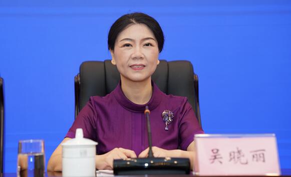 吳曉麗簡歷：來賓市政協(xié)主席吳曉麗，曾任廣西廣播電視局副局長、婦聯(lián)副主席，來賓市委副書記